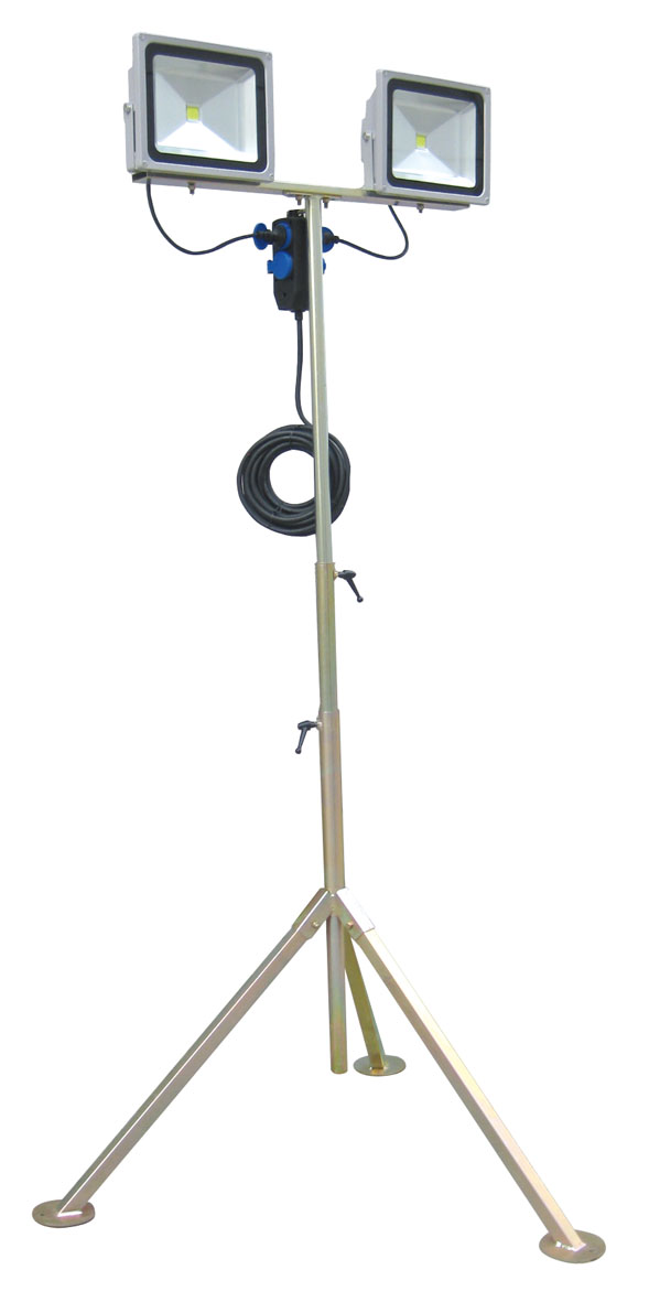 TRIPODE FOCOS AYERBE 2.7 Mts 2X50W LED